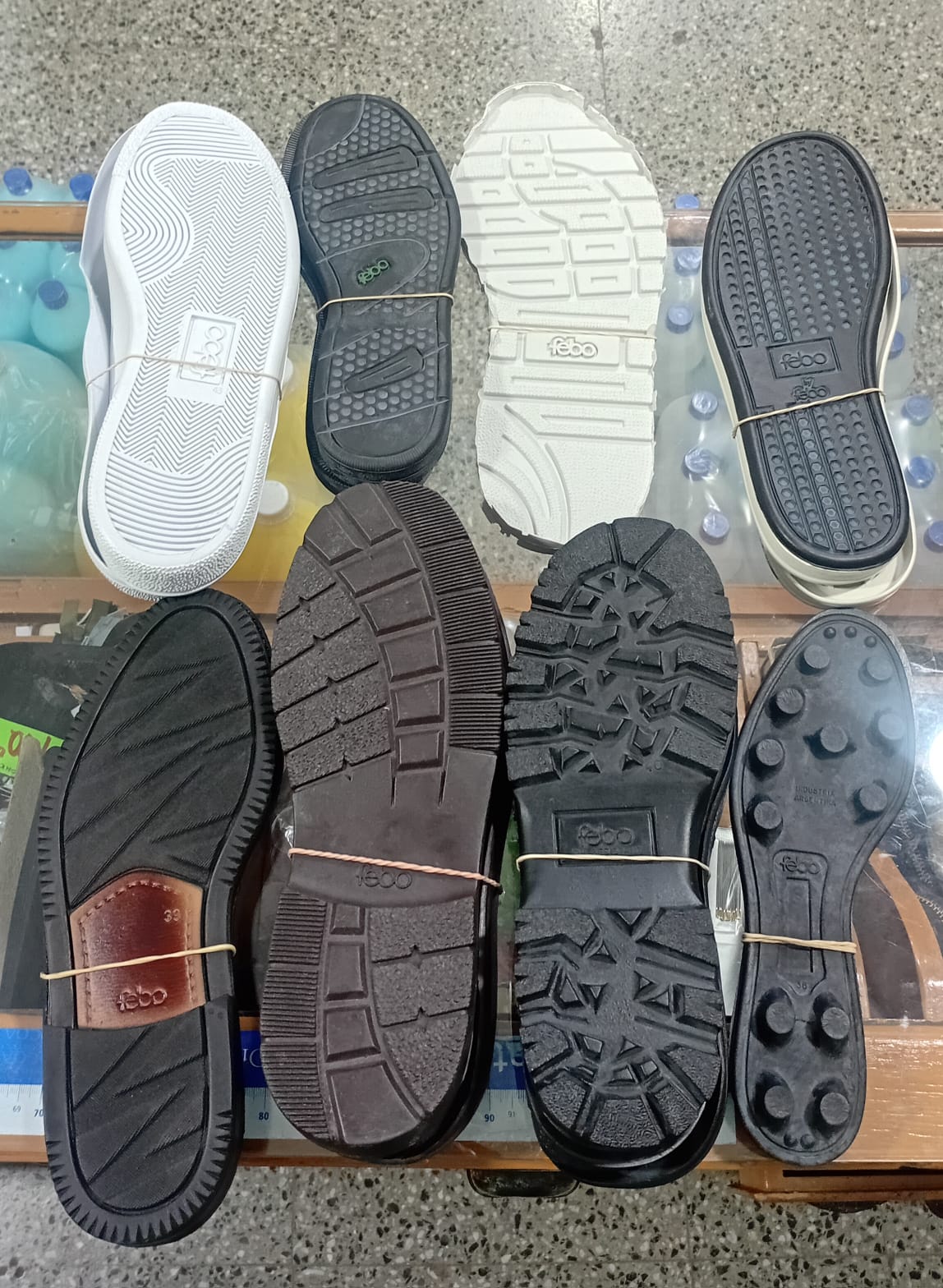 Suelas de goma para zapatillas, zapatos, media suela, sobretaco, planchas de goma, mango y aguja, lezna, adhesivo de contacto, hilo, lija, tapas y mas en punta alta